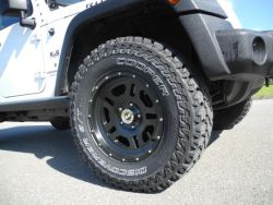 Alu Felge Atlanta schwarz 8,5 x 17 ET +10 Jeep Wrangler JK TÜV 4-Stück