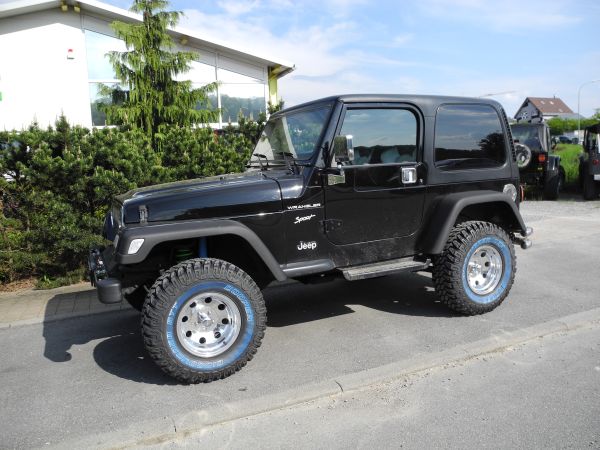 Fahrwerk Jeep Wrangler TJ 50mm Ks-Flex montiert Felgen 8x15 mit 31x10,5R15 STT Reifen 