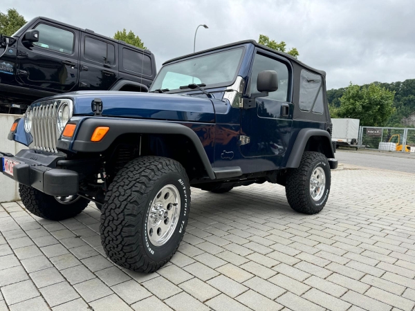 AR172 Felge mit 31x10,5R15 Reifen BFG KO2