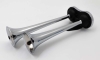 Hupe Doppelhorn-Druckluft 12 Volt 35cm und 31cm lang Trichter aus hochglanzverchromten Messing