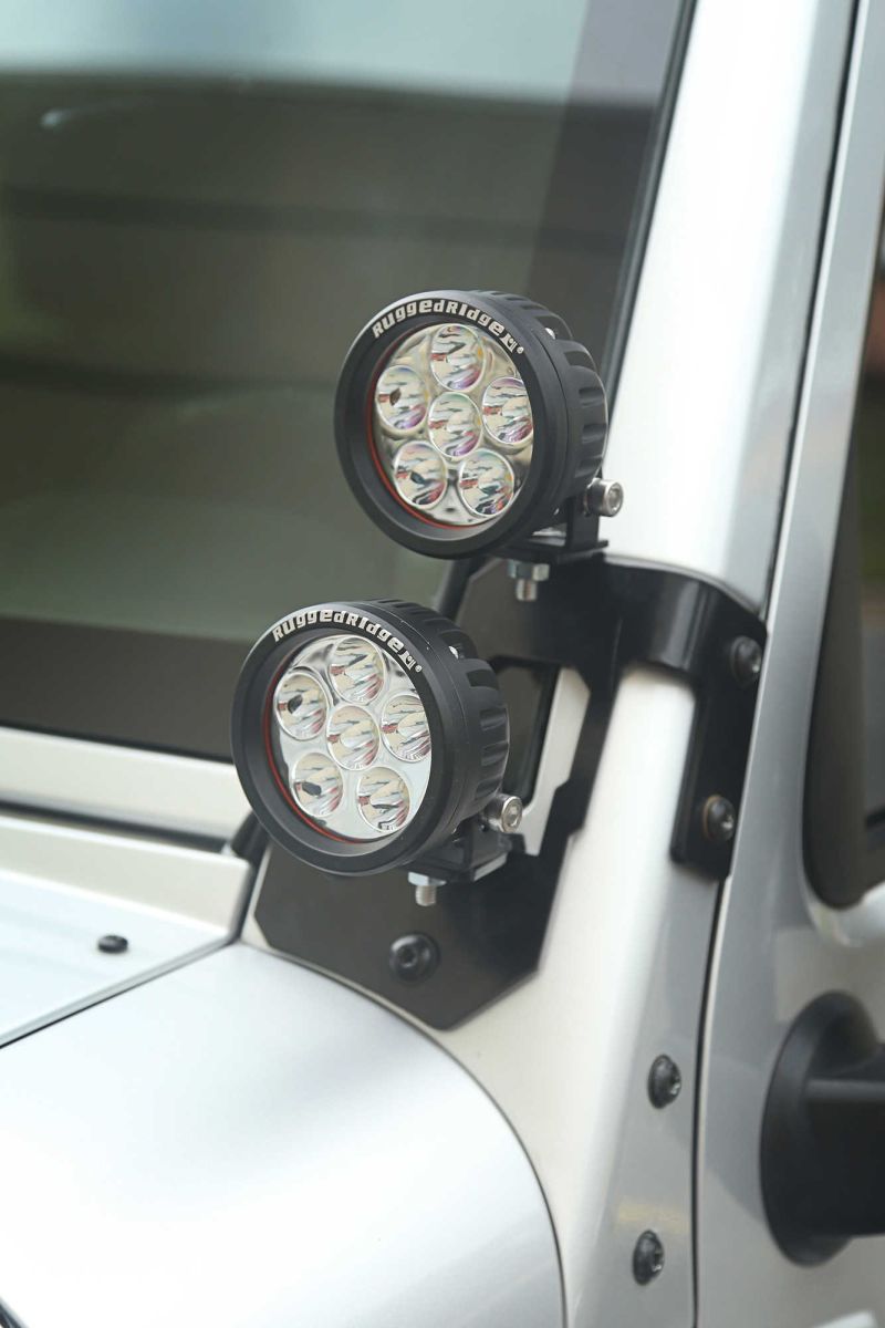 https://www.ks-tuning.de/images/product_images/popup_images/LED-Scheinwerfer-35-rund-schwarz-texturiert-Set-inkl-Scheinwerferhalter-Jeep-Wrangler-JK-07-Rugged-Ridge-1123234.jpg