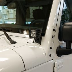 Halter für Scheinwerfer am Scheibenrahmen single Jeep Wrangler JK 08-18 / JK08