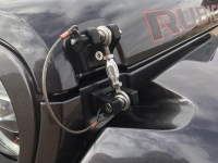 Motorhaubenverschluss Set schwarz abschließbar Jeep Wrangler JL and Gladiator JT 18- Drake DV8 Off Road JL-190001-LK Locking Hoo
