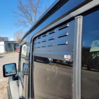 Lüftungsbleche Seitenfenster hinten inkl. Fliegengitter Jeep Wrangler Unlimited JK 07-18 / NSR 04-KS-JK-0136
